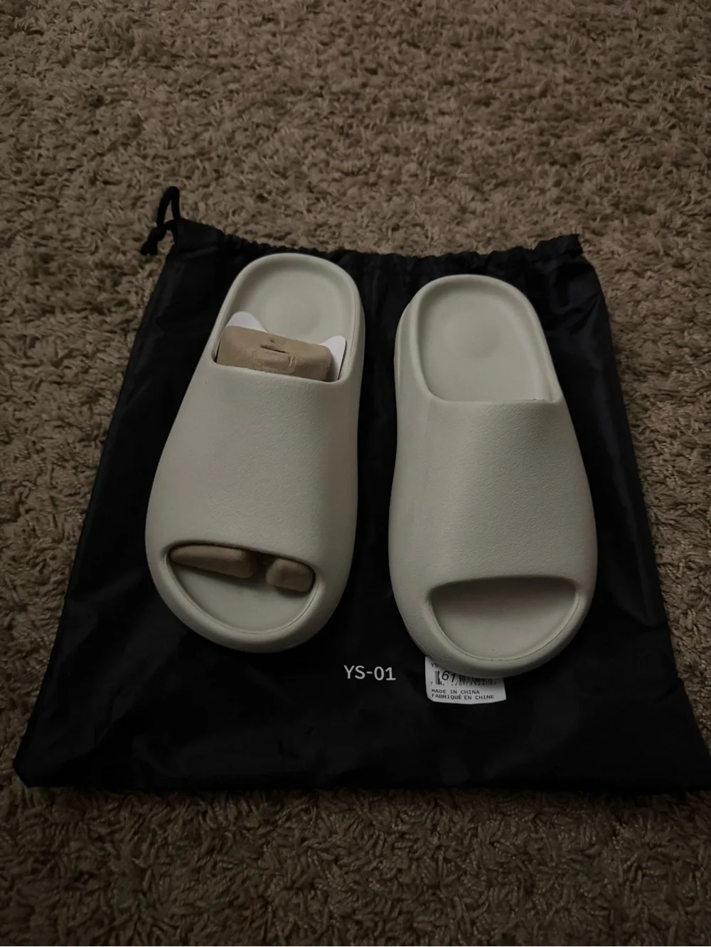 Cream YEEZY Slides BRAND NEW
